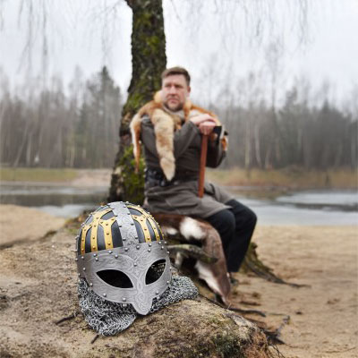 Wikinger Brillenhelm, Spangenhelm mit Brünne