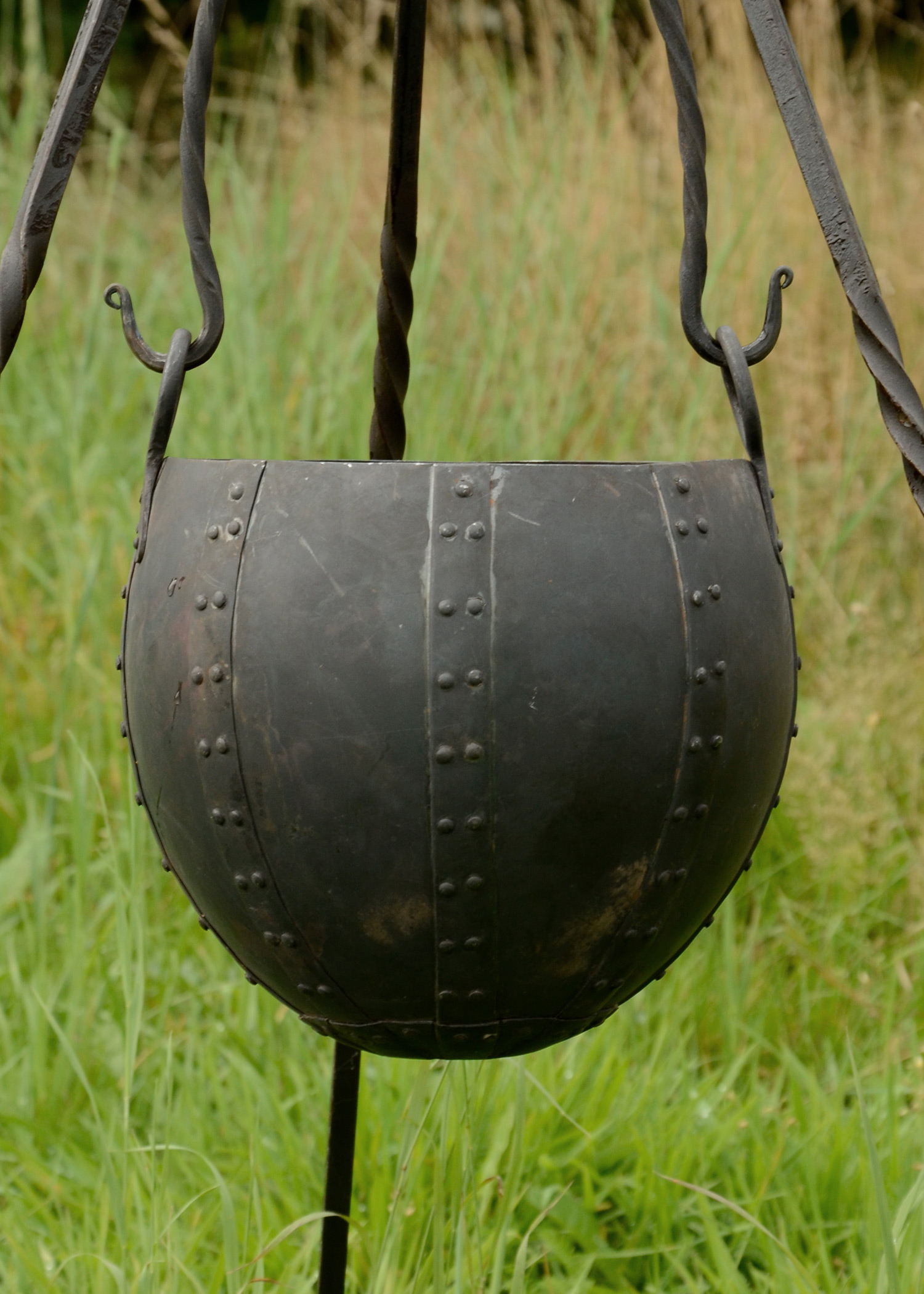 Vernieteter Lagertopf aus Stahl, ca. 10 Liter Vernieteter Lagertopf aus Stahl, ca. 10 Liter