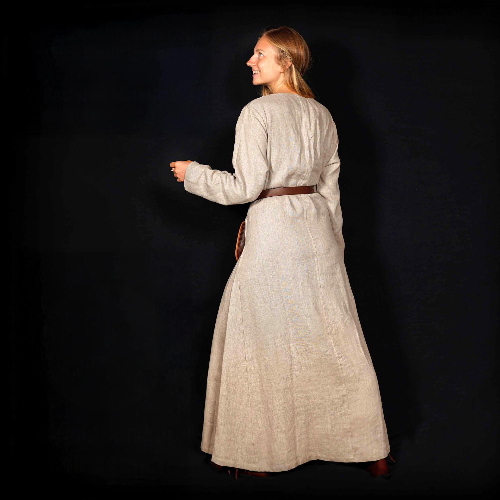 Helga, authentisches langes und schlichtes Wikinger-Kleid, 100% Baltischer Leinen