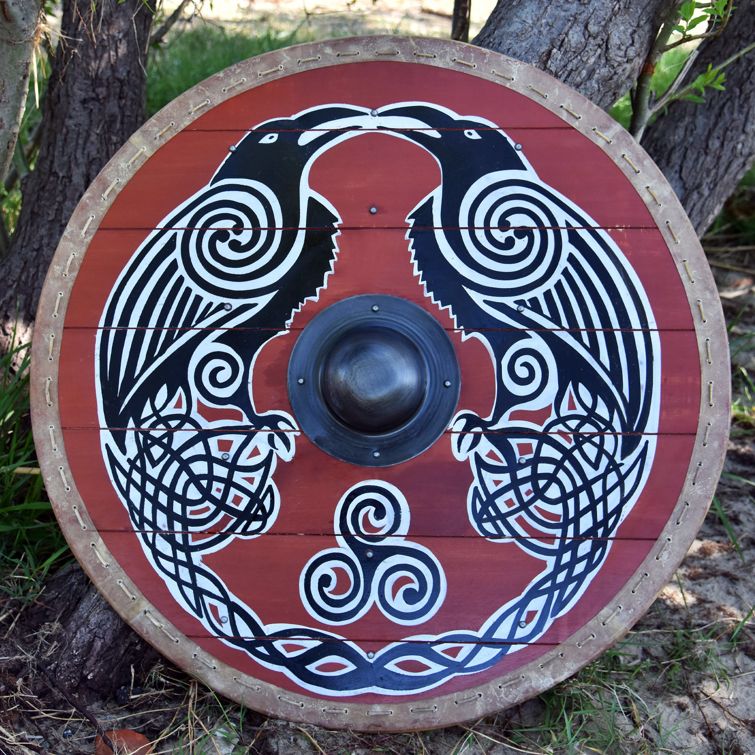 Wikingerschild 'Hugin & Munin' mit Rohaut-Umrandung, 80 cm