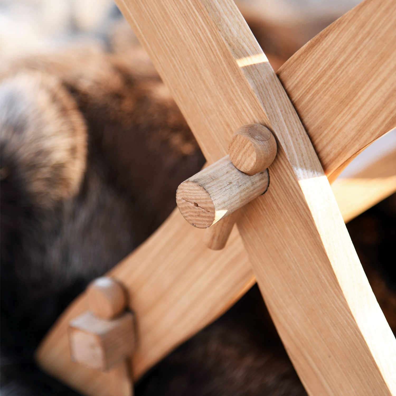 Mittelalter-Scherenstuhl mit Ledersitz Mittelalter-Scherenstuhl mit Ledersitz