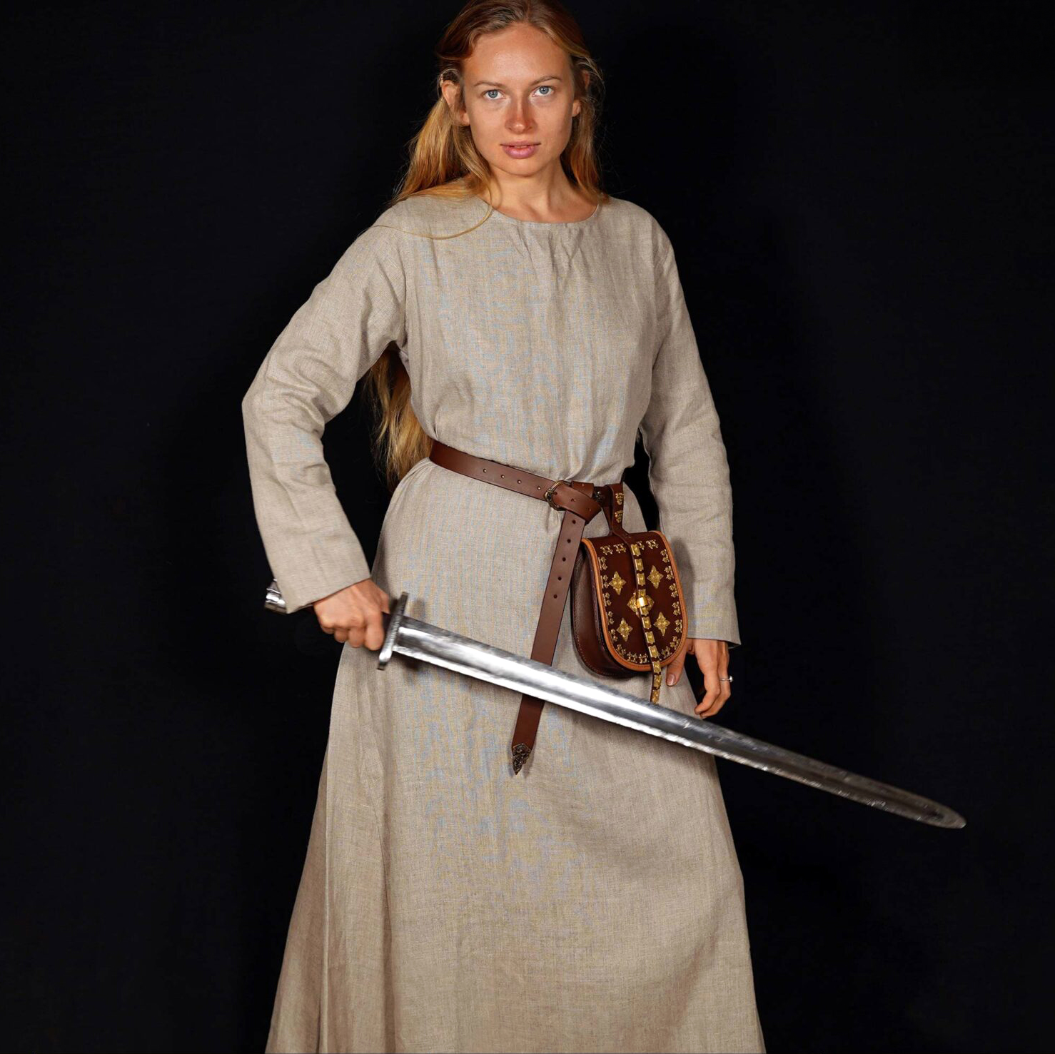 Helga, authentisches langes und schlichtes Wikinger-Kleid, 100% Baltischer Leinen