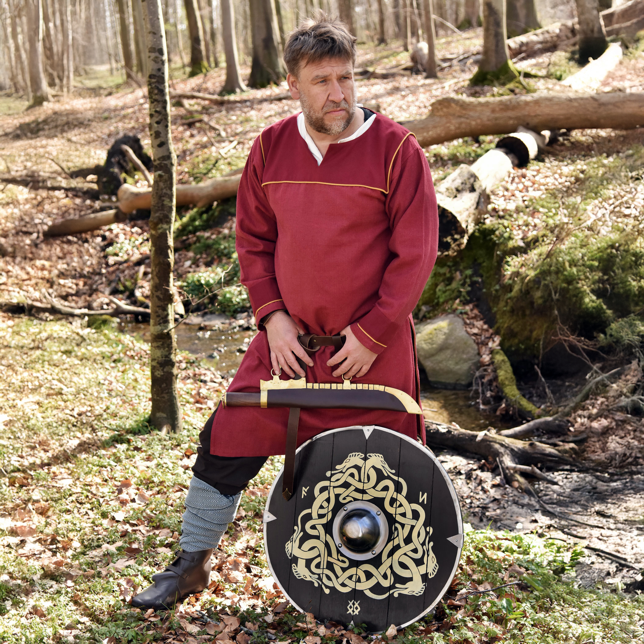 Angelsächsischer Schild mit Schlangenmotiv und Runen, 61 cm