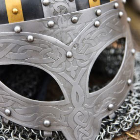 Wikinger Brillenhelm, Spangenhelm mit Brünne