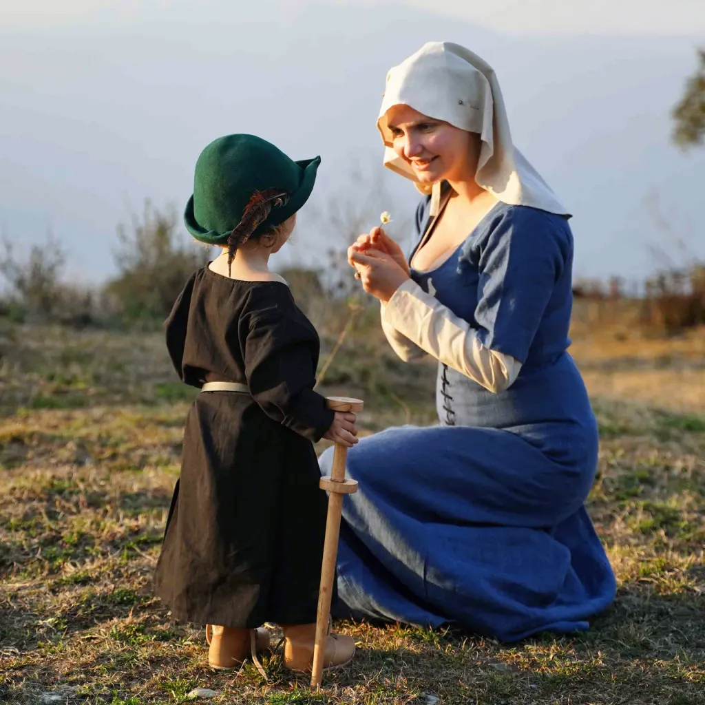 L- Bauerstochter Kurzarmkleid, 100% Leinen L- Bauerstochter Kurzarmkleid, 100% Leinen