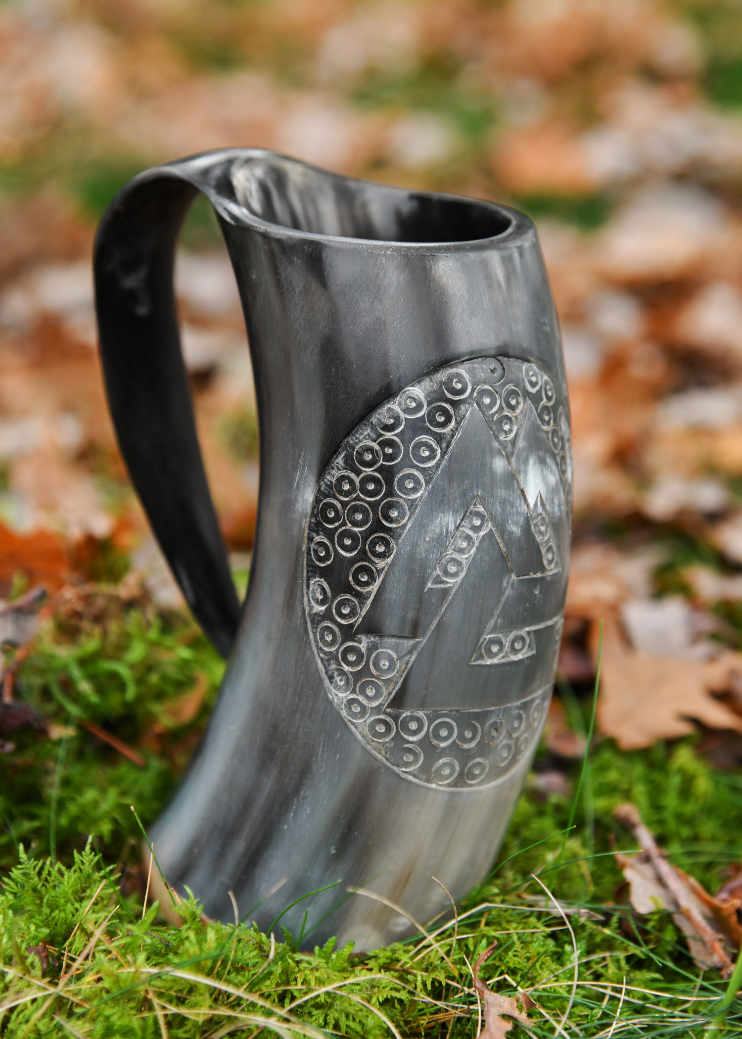 Hornbecher, Bierkrug mit Holzboden und Valknut-Motiv Nr. 2 Hornbecher, Bierkrug mit Holzboden und Valknut-Motiv Nr. 2