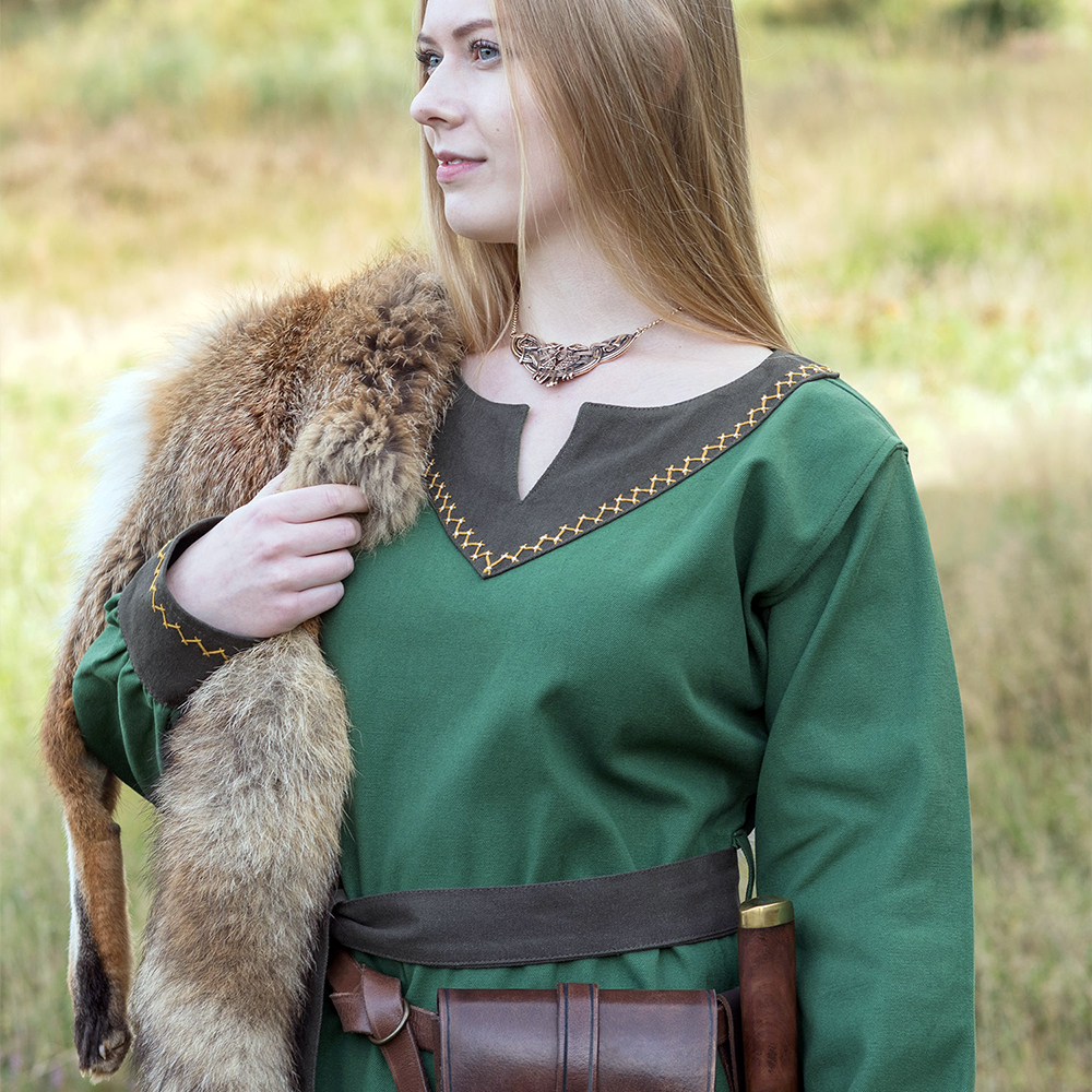 Wikinger Kleid mit Hexenstich verziert, grün Wikinger Kleid mit Hexenstich verziert, grün
