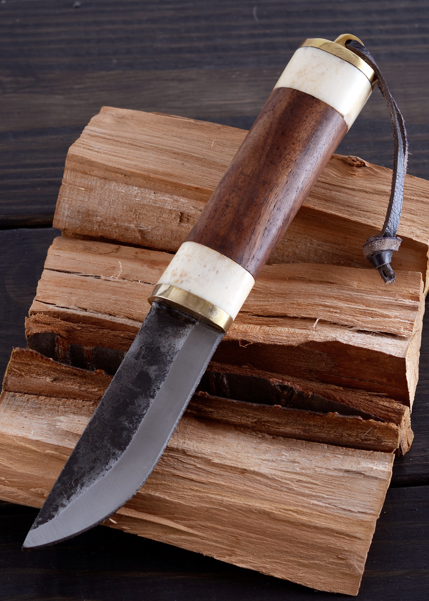 Gebrauchsmesser mit Knochen-/Holzgriff u. Lederscheide