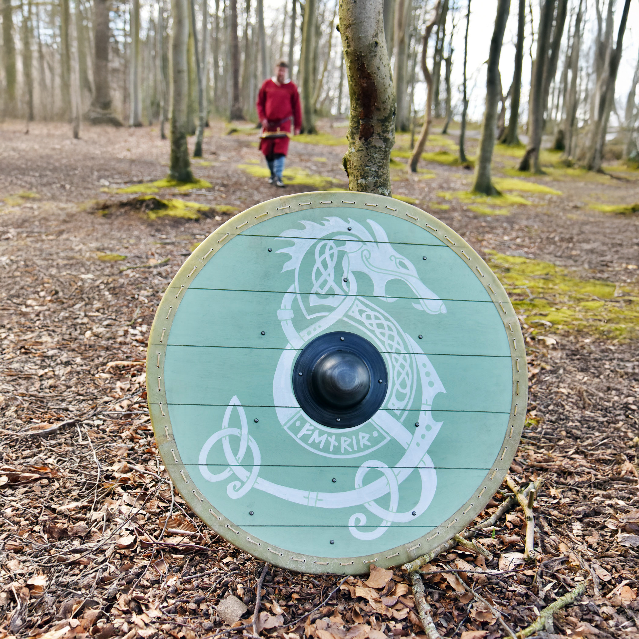 Wikingerschild 'Fenrir' mit Rohaut-Umrandung, 80 cm Wikingerschild 'Fenrir' mit Rohaut-Umrandung, 80 cm