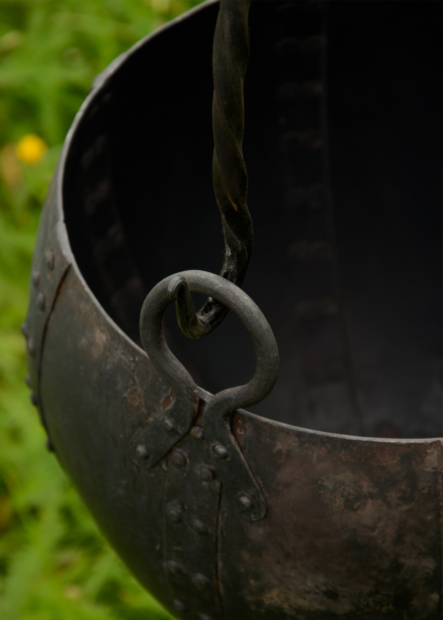 Vernieteter Lagertopf aus Stahl, ca. 10 Liter Vernieteter Lagertopf aus Stahl, ca. 10 Liter