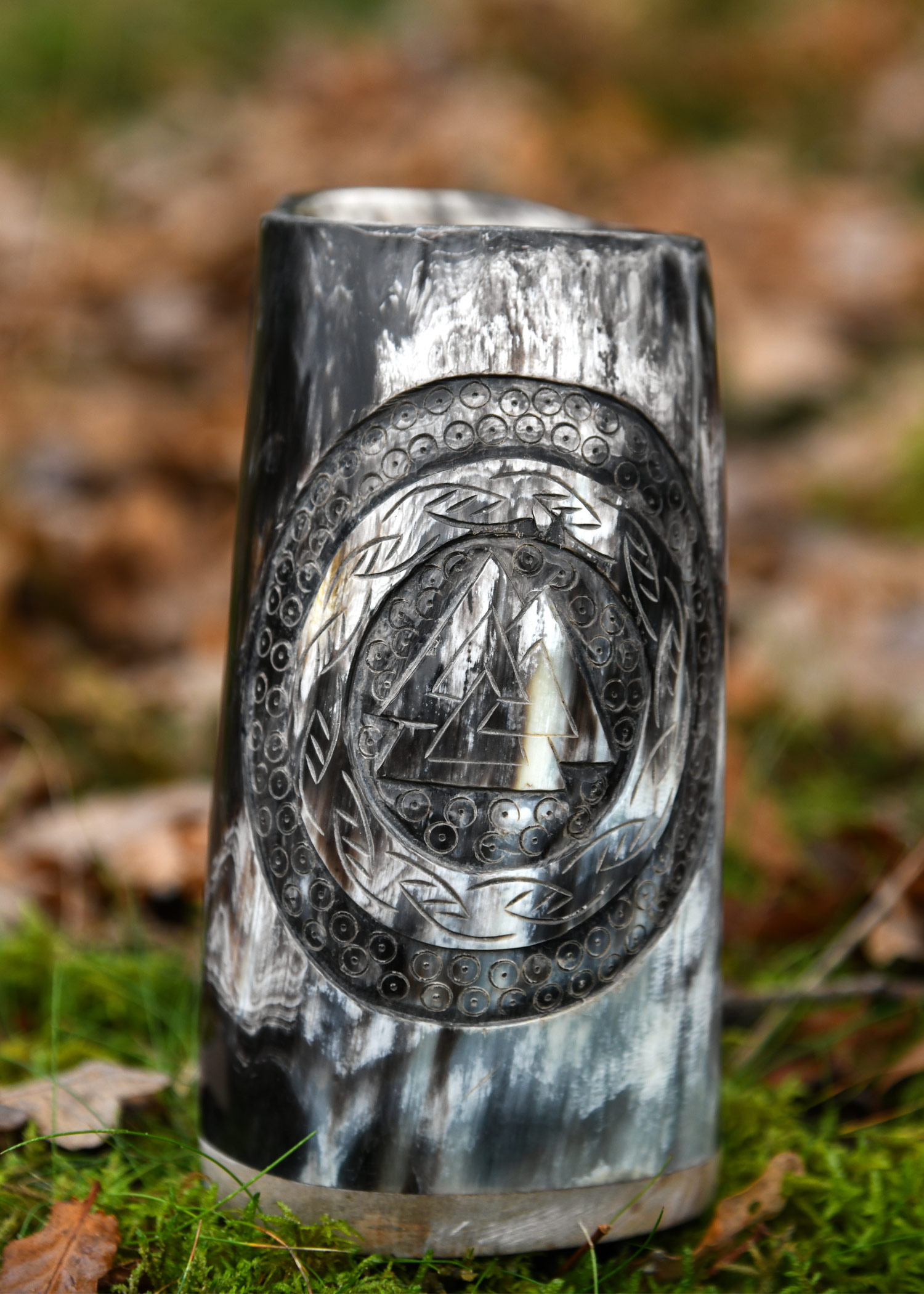 Hornbecher, Bierkrug mit Holzboden und Valknut-Motiv Nr.1
