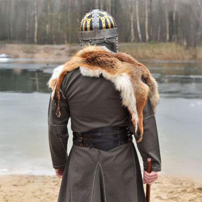 Wikinger Brillenhelm, Spangenhelm mit Brünne